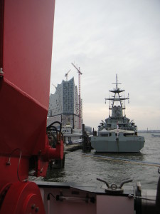 HMS Tyne von der "Sonne" aus gesehen