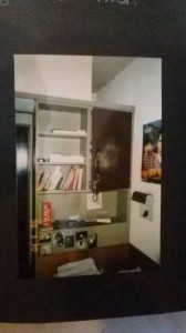 Graue Einbaumöbel